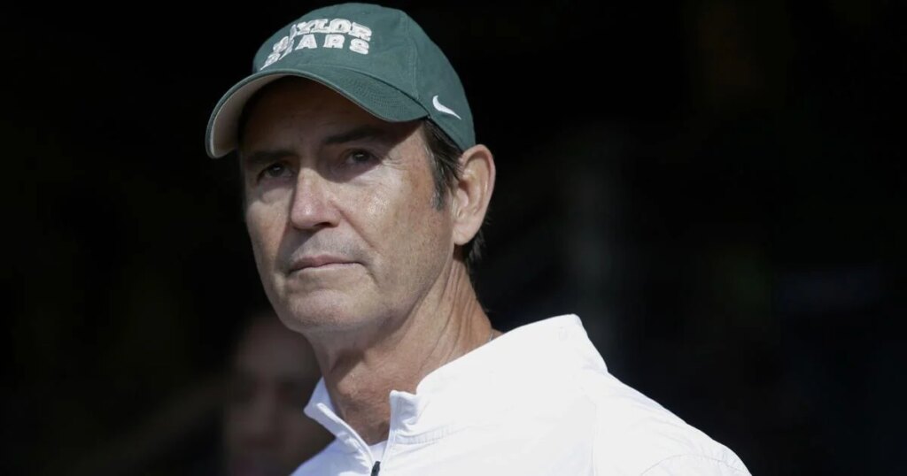 Briles sería nombrado entrenador de fútbol americano en el Este de México.