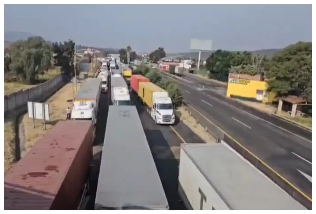 Continúan los cierres en cinco vías federales de Jalisco