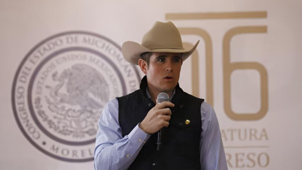 Diputado Bautista Tafolla informa sobre el descubrimiento de una fosa con cuatro cuerpos en Uruapan