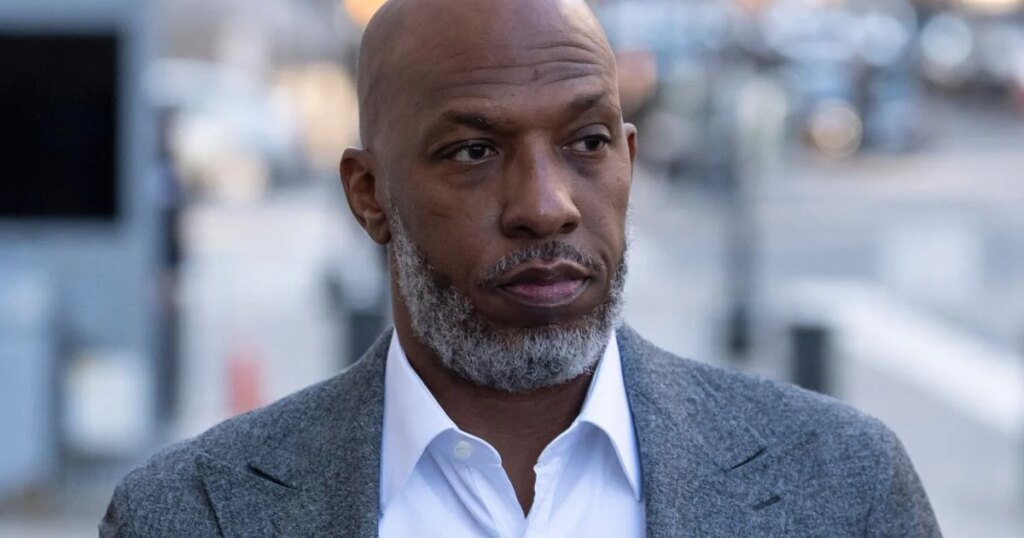 El entrenador de los Trail Blazers de Portland, Chauncey Billups, se declara no culpable en un caso de partidas de póker amañadas.