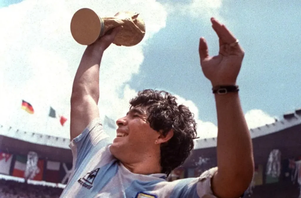 El fútbol argentino rinde homenaje a Maradona cinco años tras su partida