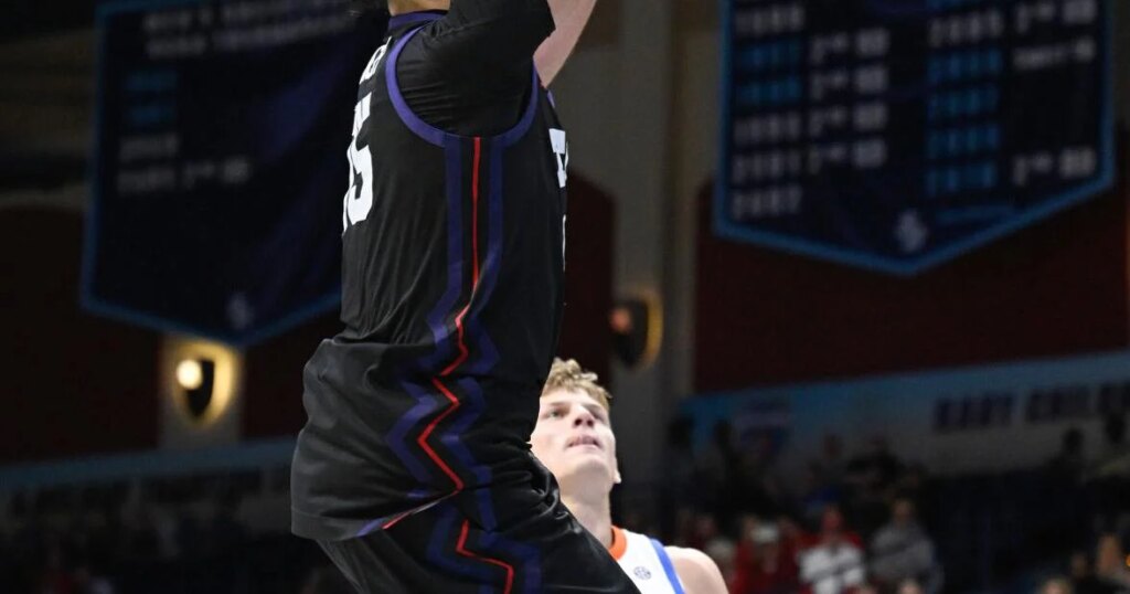 Harding anota en los últimos segundos y TCU vence a Florida, número 10, 84-80.