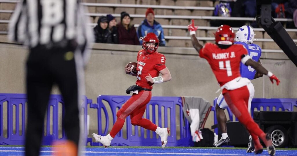 Los Lobos vencen a la Fuerza Aérea 20-3 en Colorado