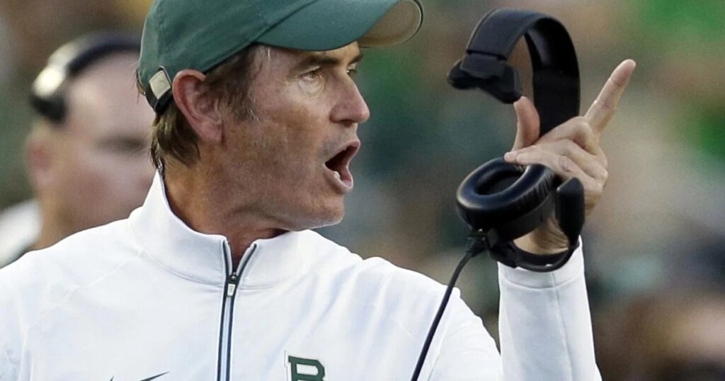México oriental pone en riesgo su reputación al contratar a Art Briles como entrenador de fútbol americano.