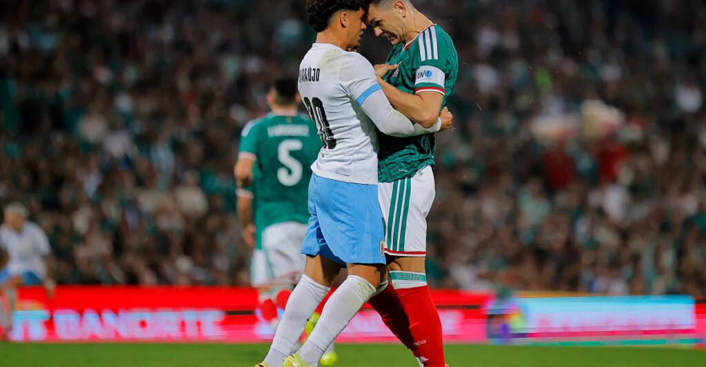 México y Uruguay luchan en un intenso empate sin goles