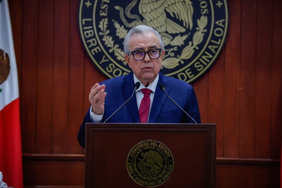 Rocha Moya presenta su informe: inversiones récord, proyectos clave y progreso en seguridad, aunque admite un incremento en feminicidios y falta de resultados contundentes.