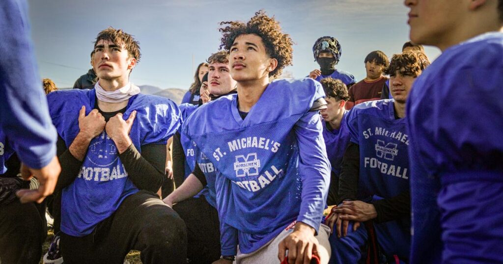 San Miguel sigue la tradición de acción de gracias antes del partido por el título estatal.