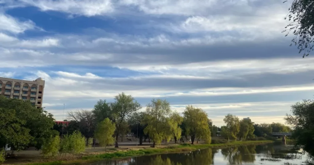 ¿Habrá lluvia hoy en Sinaloa? Descubre el pronóstico para este domingo 30 de noviembre de 2025.