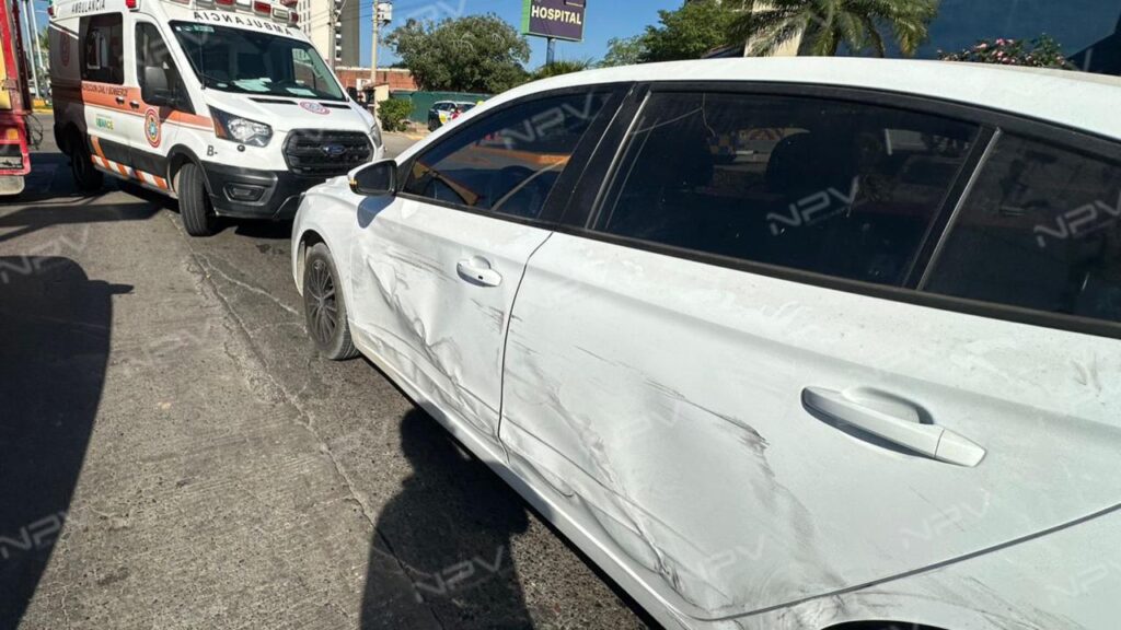 Accidente frente a API causa daños materiales y desorden en el tráfico