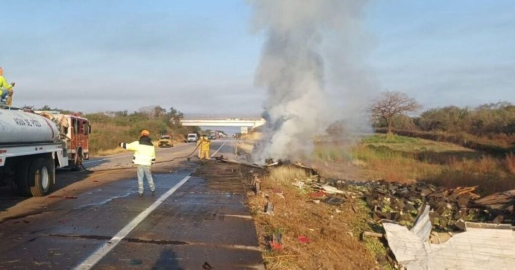 Accidente grave provoca cierre parcial de la autopista Mazatlán-El Rosario