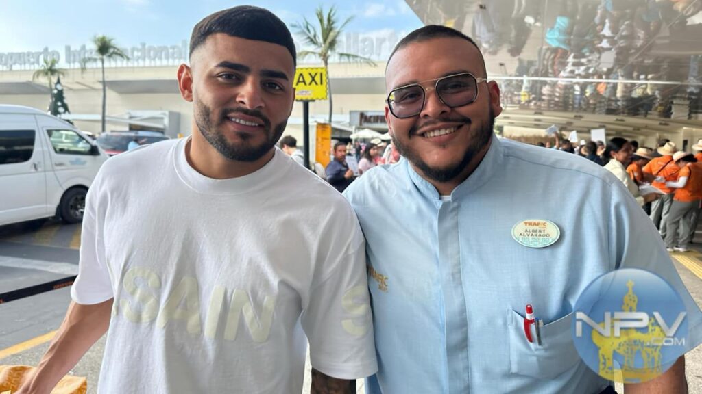 Alexis Vega se relaja en sus vacaciones en Puerto Vallarta