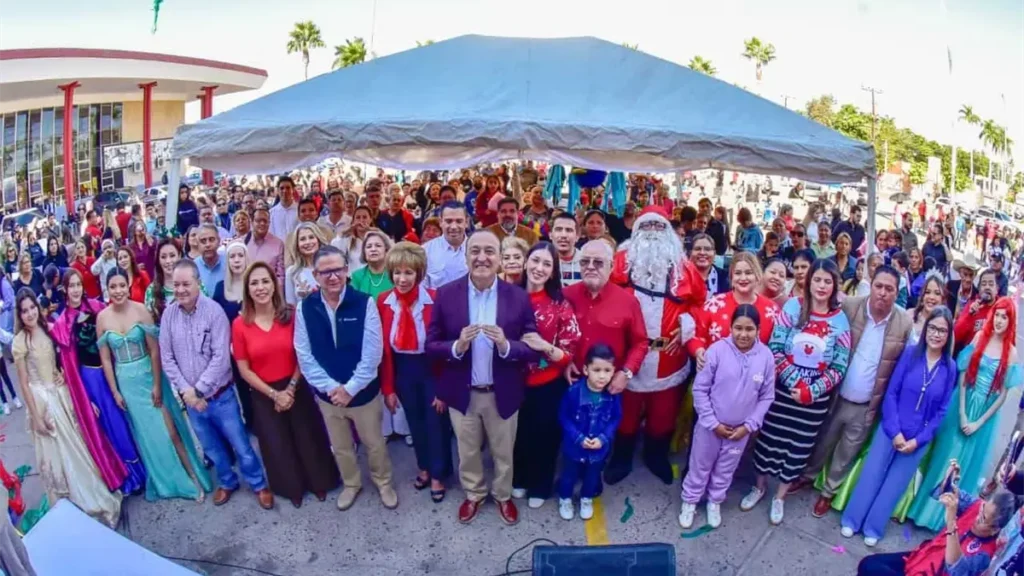 Antonio Menéndez festeja la Navidad en la Casa de Todos y lleva posadas a las colonias y comunidades de Ahome.