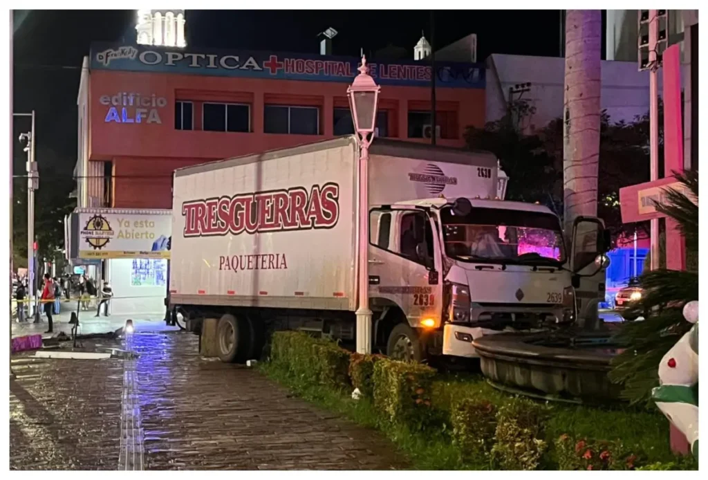 Asesinan a tiros a un conductor de paquetería Tresguerras frente al Ayuntamiento de Culiacán