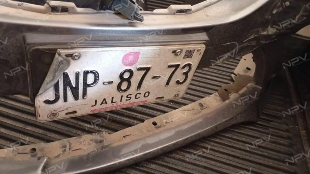 Automovilista se da a la fuga tras accidente en la avenida Francisco Villa; olvida su placa en el lugar