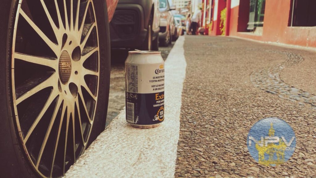 Banquetas de Puerto Vallarta: transformadas en vertederos de basura