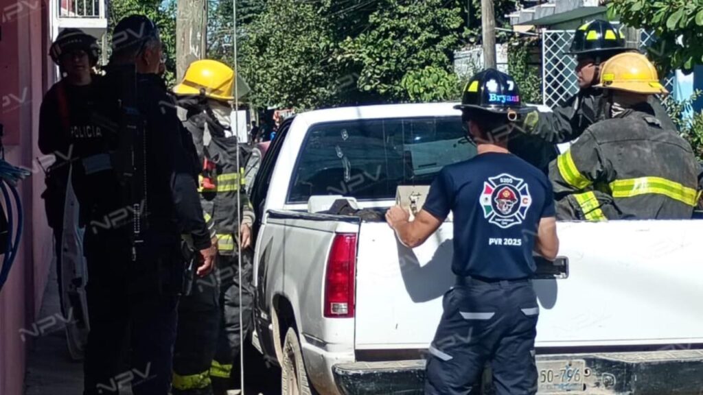 Bomberos gestionan emergencia por fuga de gas en la colonia Niños Héroes de Ixtapa