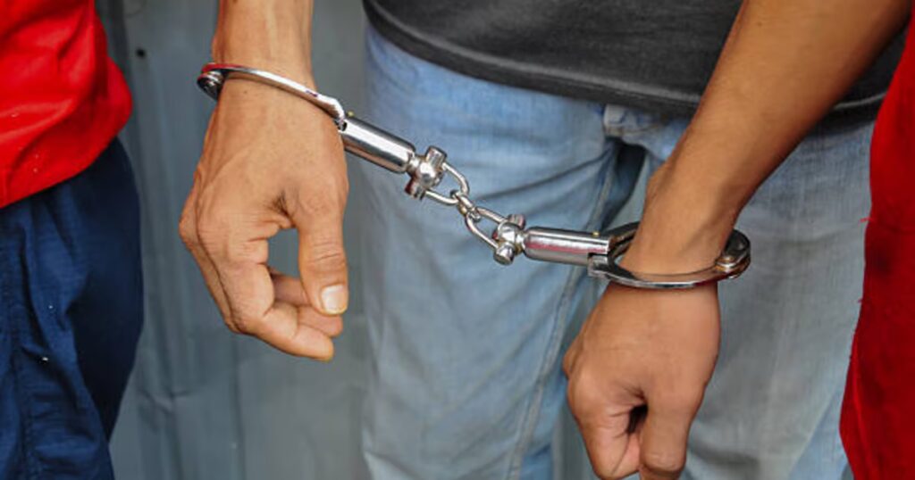 Capturan a motociclista que embistió a un policía para eludir un operativo en La Lagunilla