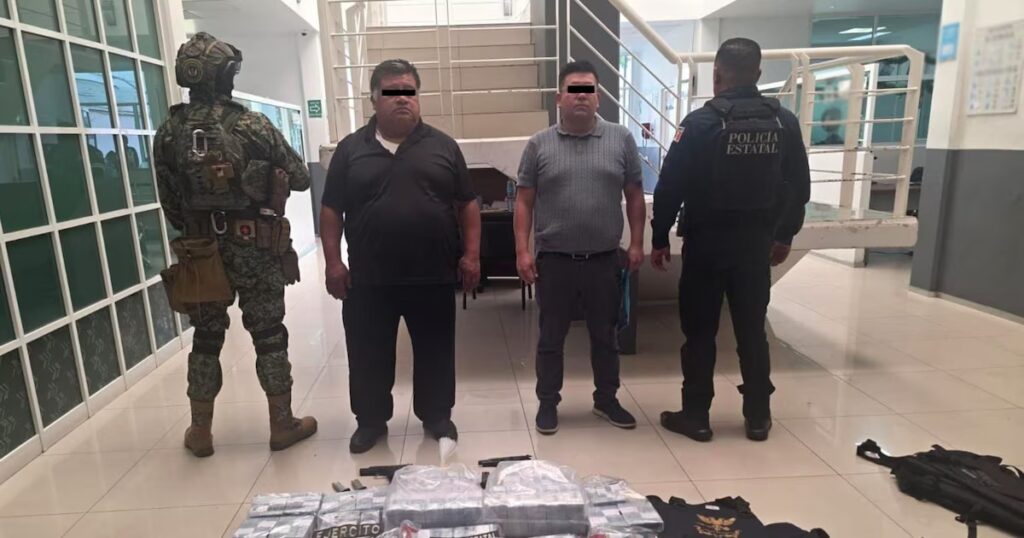 Capturan en Naucalpan a dos individuos con 37 millones de pesos en efectivo y armamento