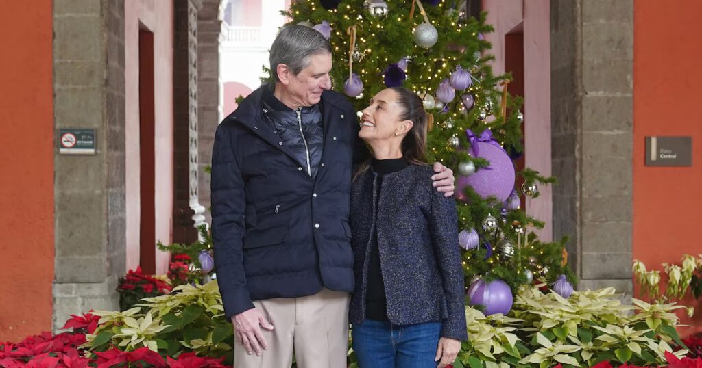 Claudia Sheinbaum y su pareja desean una Feliz Navidad a todas las familias mexicanas