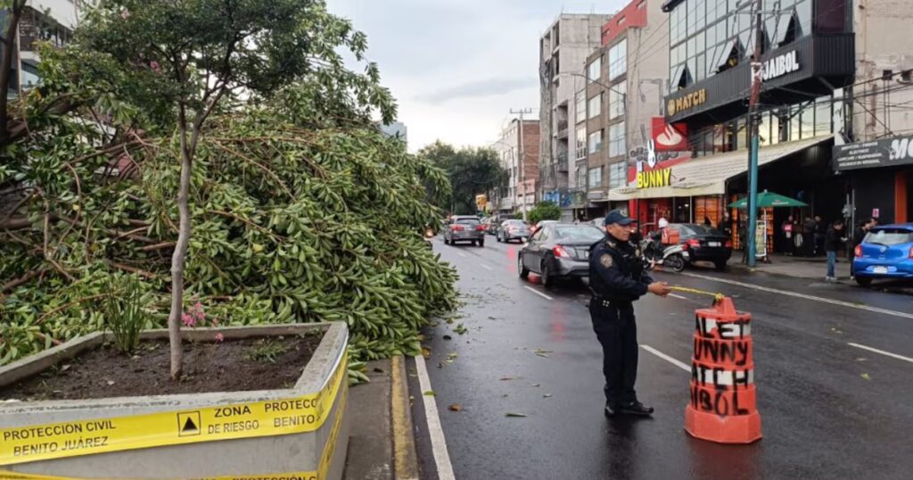 Cortes de tráfico y protestas en CDMX y Edomex hoy 19 de diciembre: emergencia por megafuga de agua en Camino Real a Toluca