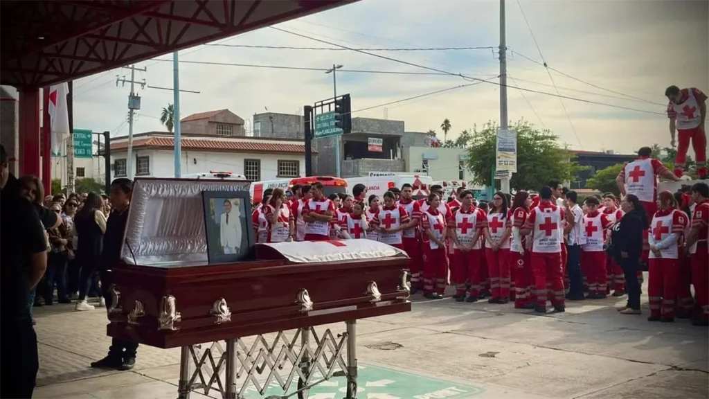Cruz Roja Guasave rinde homenaje a paramédico fallecido en accidente
