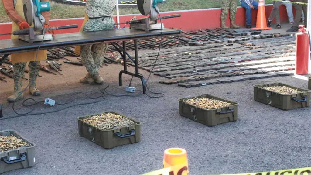 Desmantelan lanzagranadas, Cuernos de Chivo y más de 900 armas en Culiacán