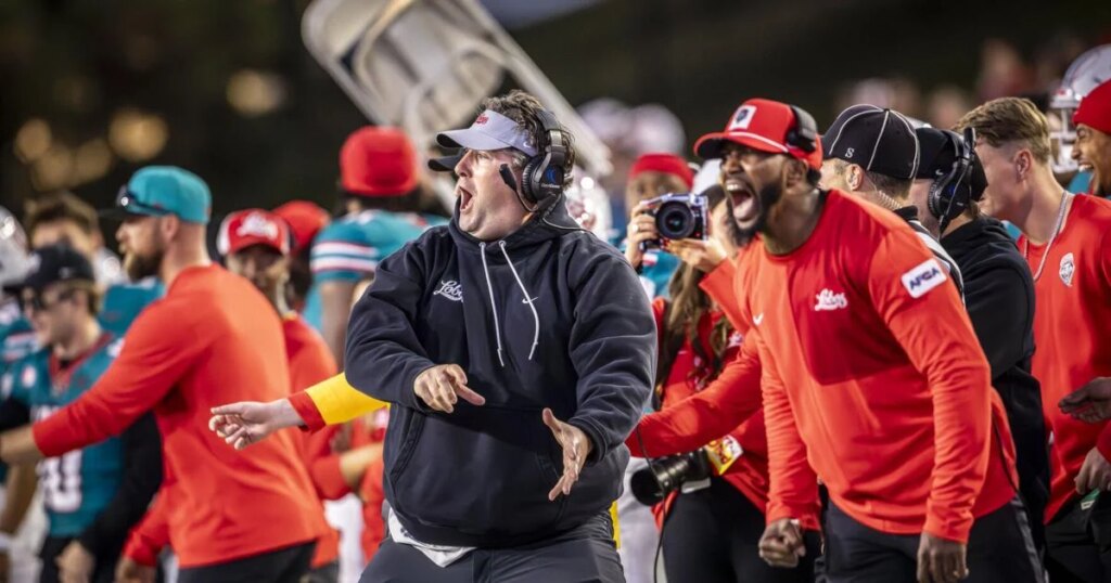 Eck de Lobos es nombrado Entrenador del Año en la Conferencia Mountain West; su hijo Jaxton comparte el título de Jugador Defensivo del Año