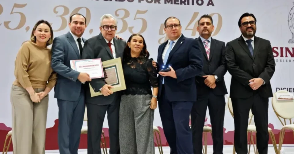 El Gobernador Rocha Moya homenajea a los empleados del Estado