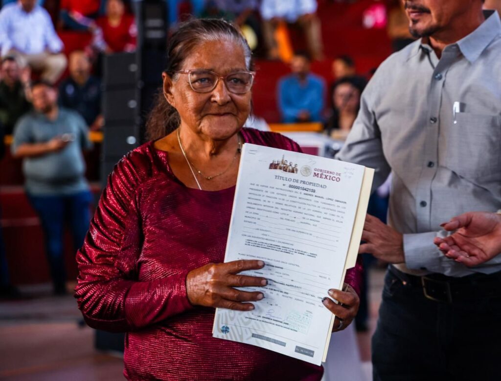 El Gobierno de Sinaloa otorga seguridad legal a más de 1,500 familias en Rosario