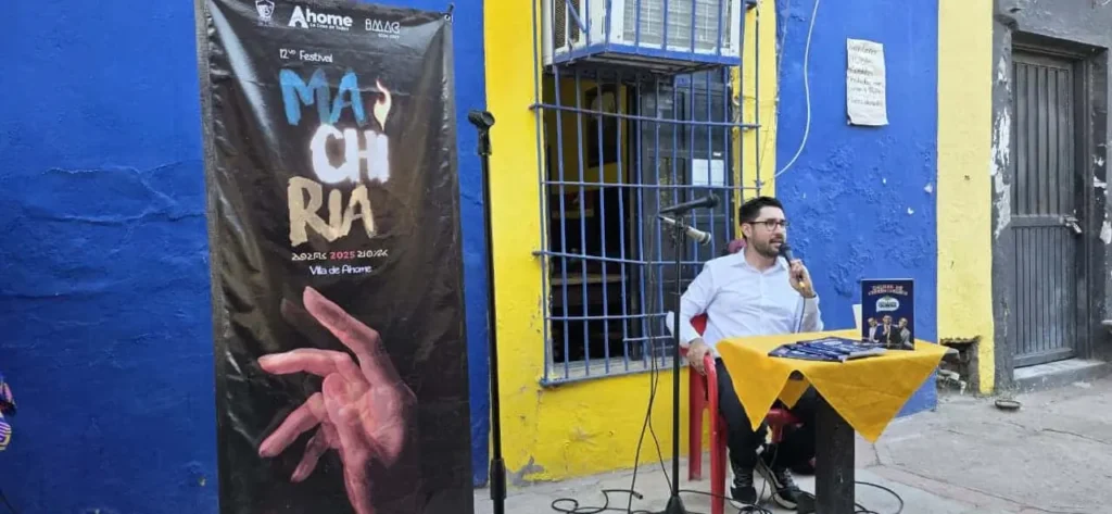 El 'Manual de Supervivencia Hágale Como Quiera' triunfa en el Festival Machiria de la Villa de Ahome