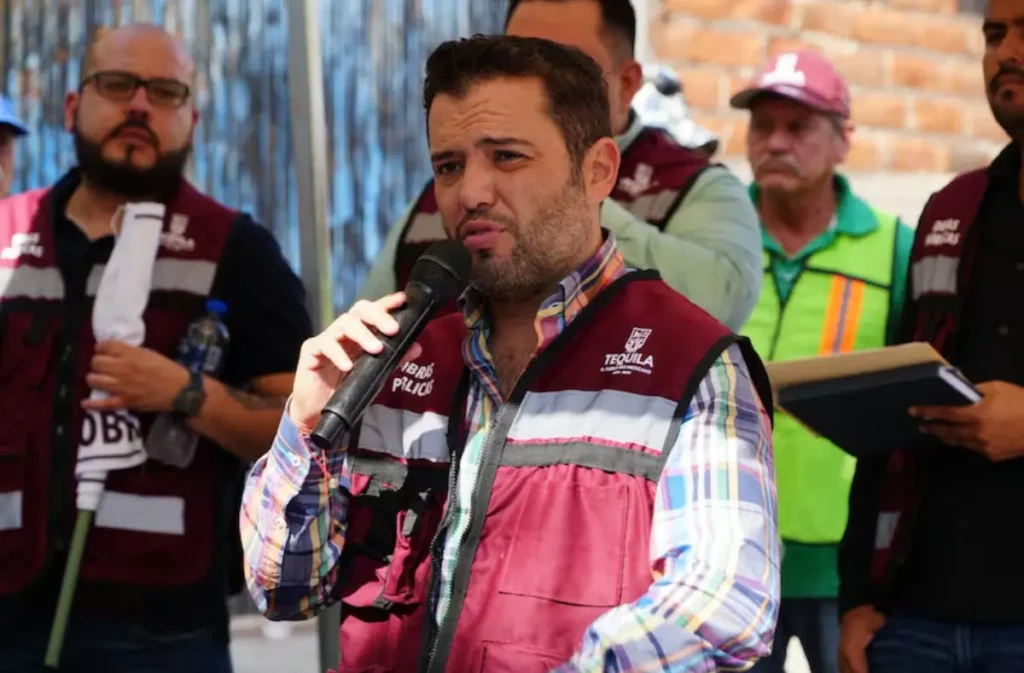 El alcalde de Tequila, Diego Rivera Navarro, se disculpa con las regidoras