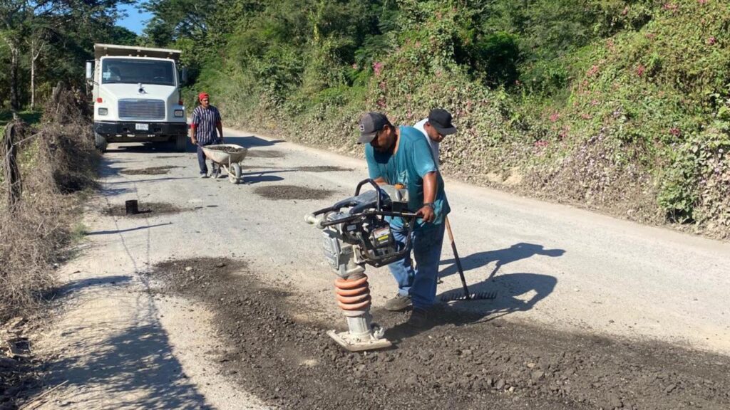 El ayuntamiento intensifica el bacheo en las avenidas más importantes