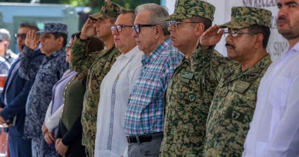 El gobernador Rocha Moya participa en la ceremonia de destrucción de armamento donado y confiscado