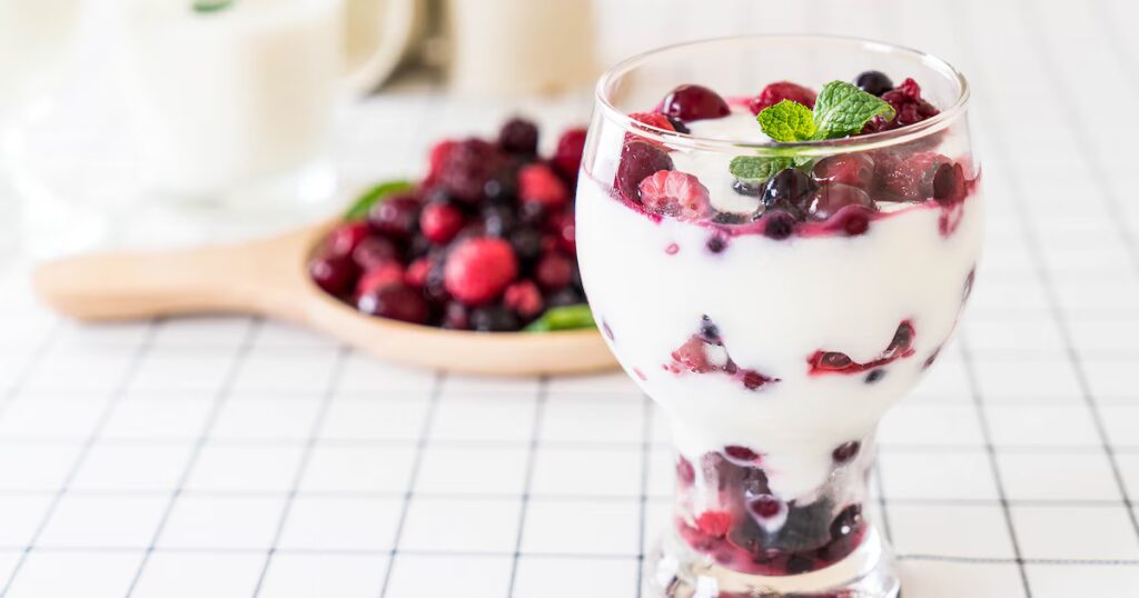 El yoghurt: tu mejor compañero para cuidar la salud intestinal después de las fiestas navideñas