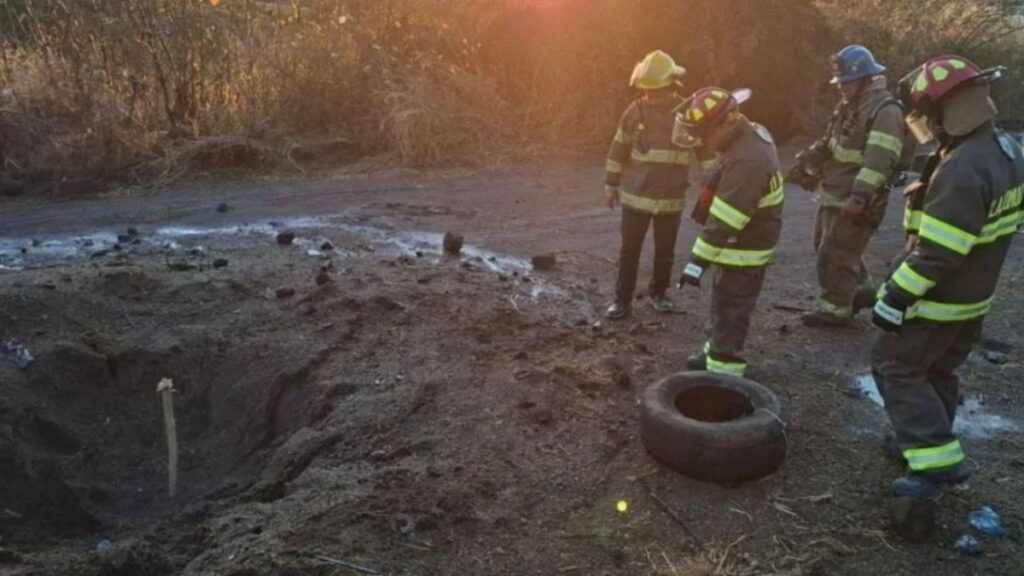 Emergencia en Tlajomulco por fuga de combustible en ducto de Pemex