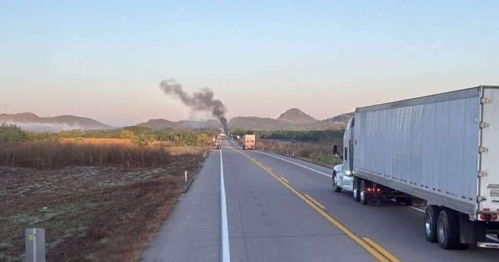 Enfrentamientos en Escuinapa: Bloqueos en la maxipista generan caos nuevamente