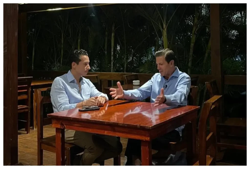 Enrique Peña Nieto vuelve a México tras casi siete años de ausencia