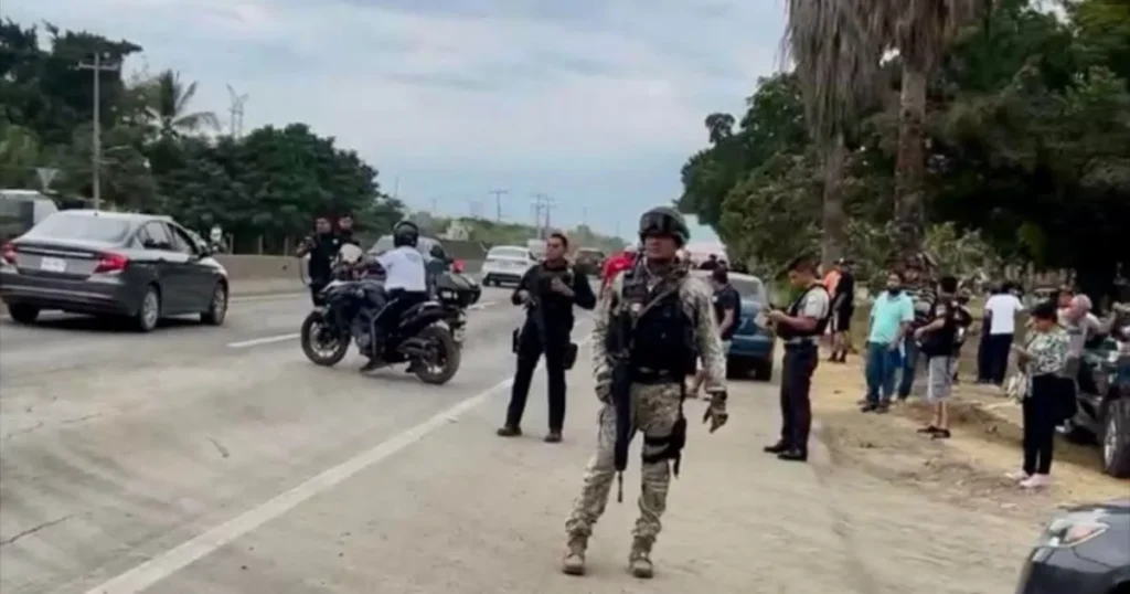 Estudiante fallece tras ser atropellada al cruzar la carretera México 15 en Mazatlán, cerca de El Castillo