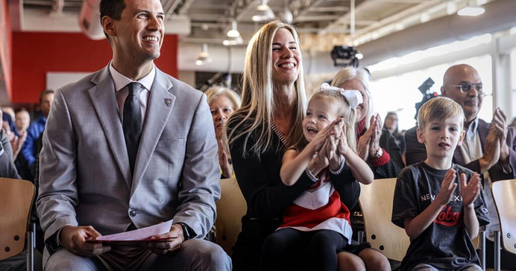 Fernando Lovo, tras un éxito sin precedentes como director atlético, deja la UNM para unirse a un equipo en Colorado.