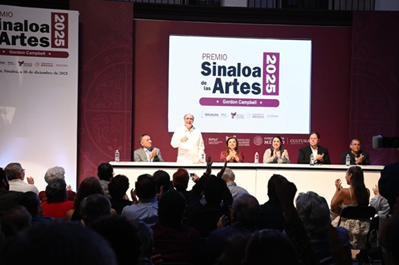 Gordon Campbell expresa su gratitud a la UAS al recibir el Premio Sinaloa de las Artes 2025