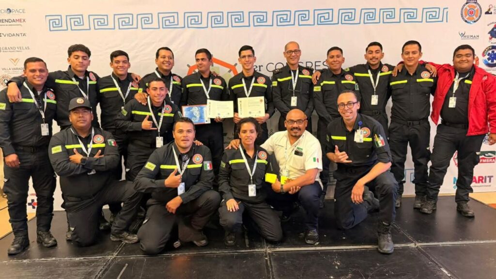Guardavidas de Puerto Vallarta finalizan su formación internacional para mejorar el rescate acuático