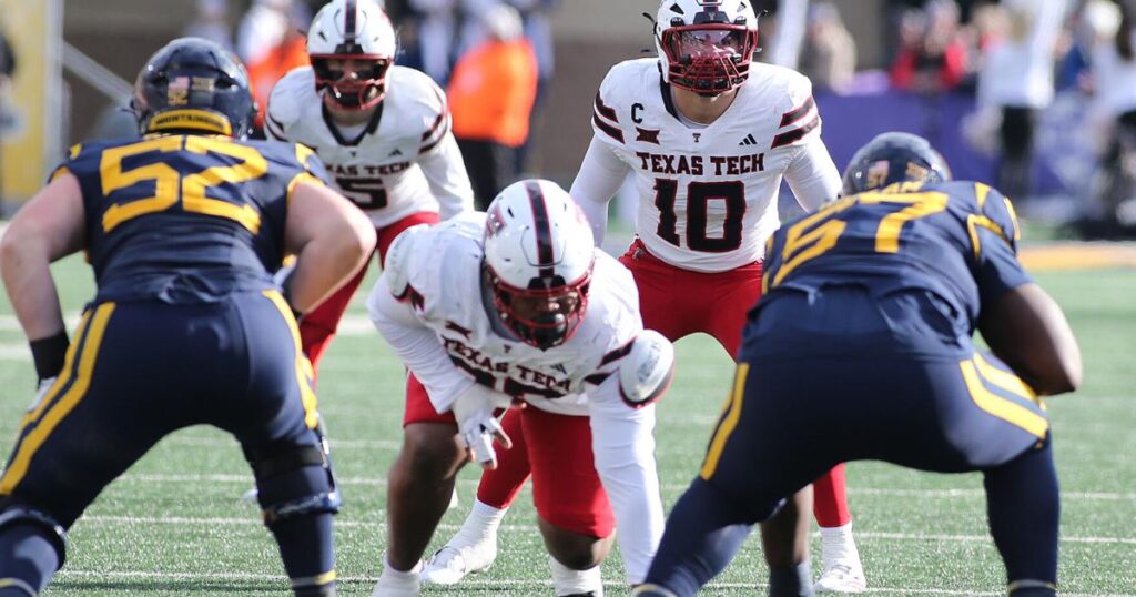 Jacob Rodríguez, exquarterback, se convierte en linebacker All-America para el equipo de playoffs de los Tigres de la UANL.