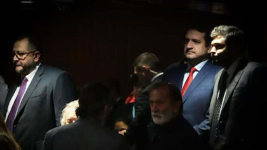 José Ramón López Beltrán recibe críticas por la conexión de su hermano «Bobby» con la tragedia