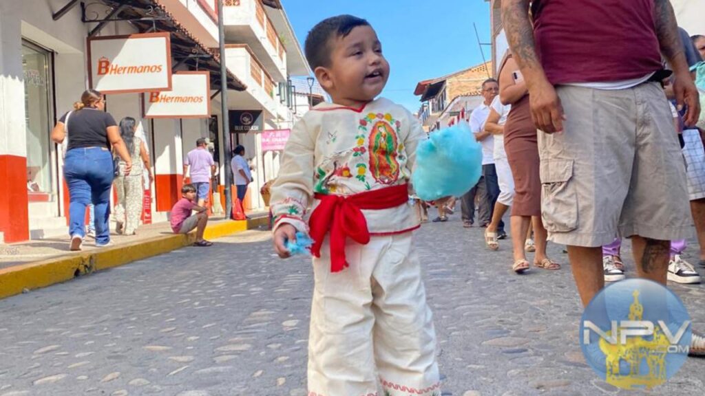 La imponente peregrinación de los Favorecidos inunda de fe las calles de Puerto Vallarta