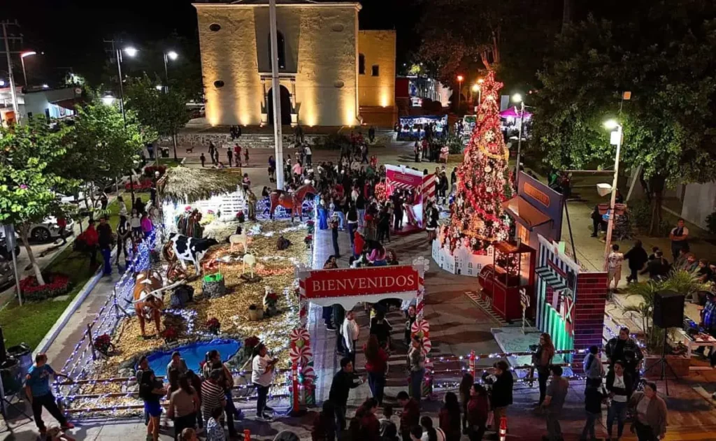 La magia y la alegría de Badiraguato encienden la Navidad con su árbol y nacimiento festivo