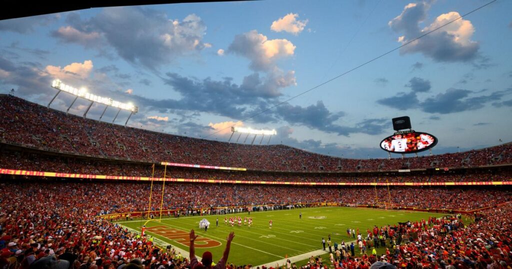 Los Kansas City Chiefs anuncian su mudanza de Arrowhead al otro lado de la frontera entre Kansas y Missouri.