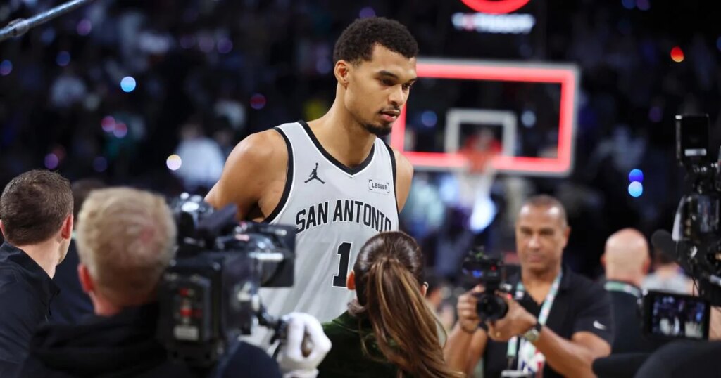 Los Knicks y los Spurs se enfrentan en la final de la NBA el martes por el trofeo, el prestigio y el premio en efectivo.