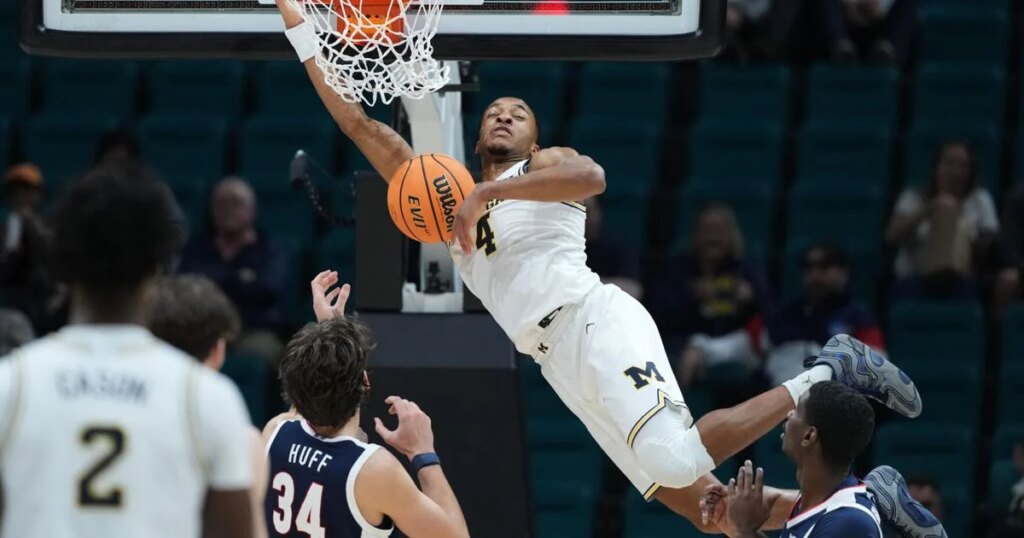 México sube al tercer lugar en la lista de los 25 mejores equipos de baloncesto masculino, con la UNAM y el Tec de Monterrey en el top 10.