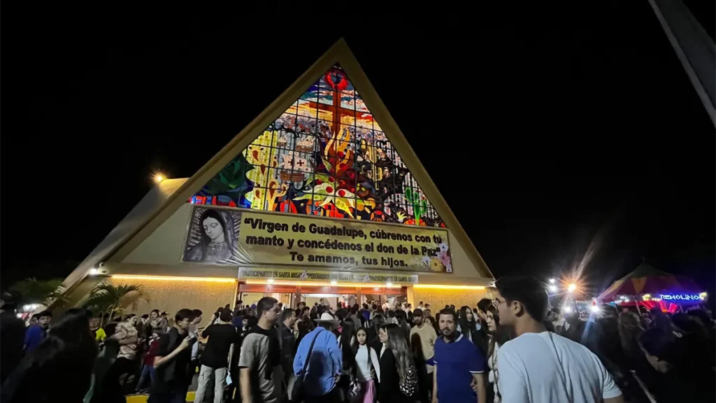 Miles de culiacanenses celebran con fe y devoción a la Virgen de Guadalupe en La Lomita