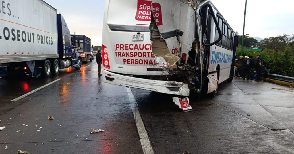 Ocho personas gravemente heridas y 30 lesionados tras un severo choque en la autopista Veracruz-Puebla